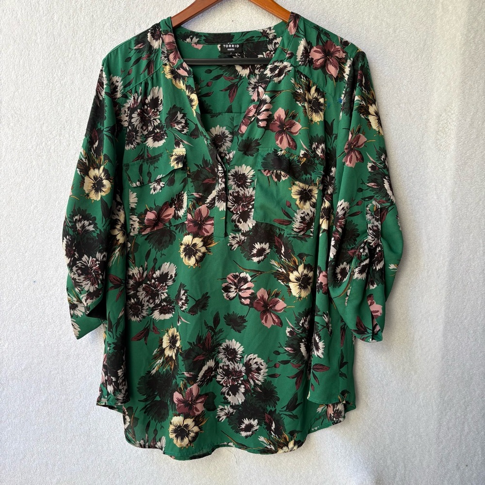 Torrid Harper Georgette 3/4 Sleeve Blouse Green Floral - Picture 2 of 5